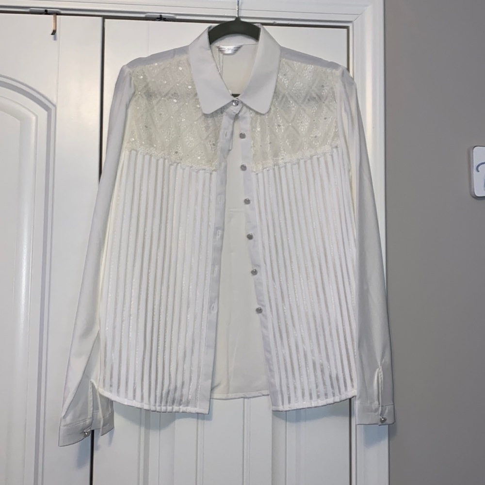 Ladies NEW blouse.